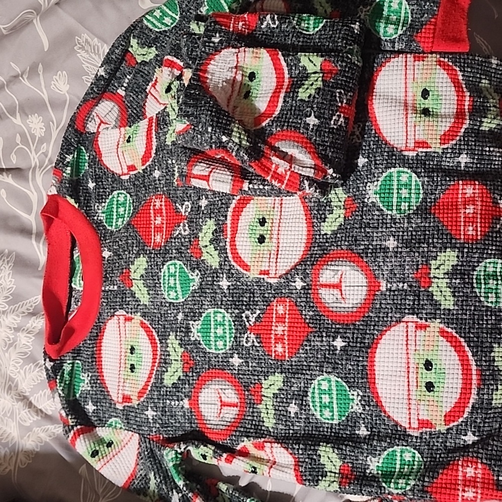 Size 7 long sleeve boys starwars christmas pajamas
